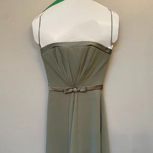 Raylia Light Green Formal Dress - Size 4 - Great Condition - Dry Cleaned